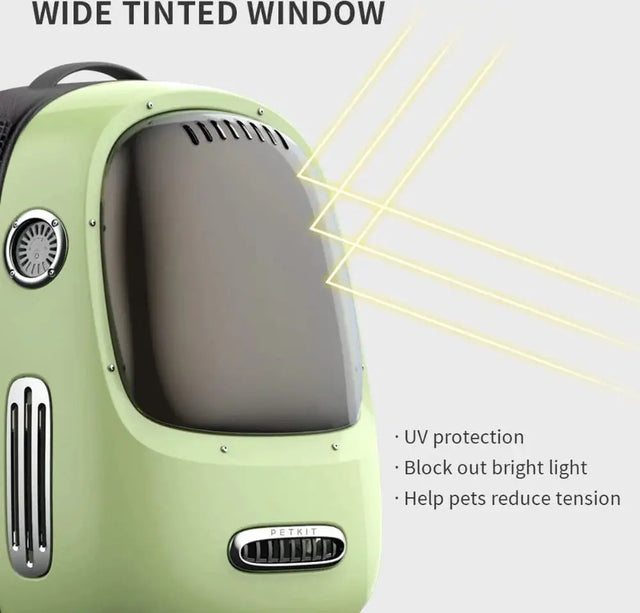 een petkit draagtas heeft getinte ramen zodat honden en katten beschermd worden tegen uv licht