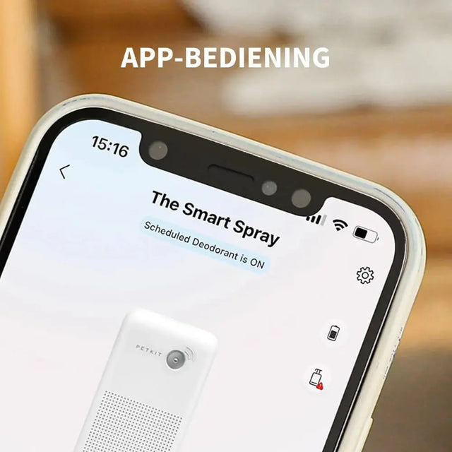 smart telefoon gezien waarop de petkit app is geopend