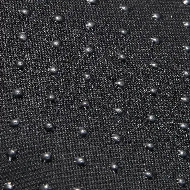 Zwarte antislip onderkant van het PETKIT huisdierbed met kleine rubberen nopjes voor stabiliteit.