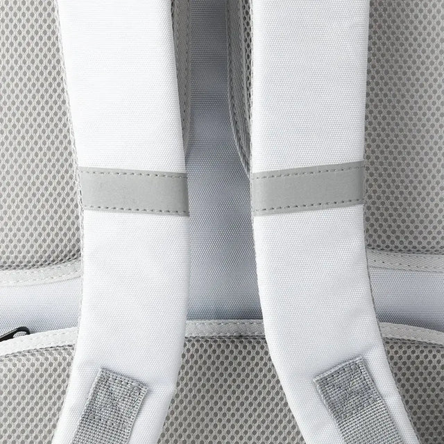 achterkant van een petkit breezy reistas 