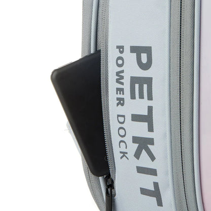 de petkit breezy reistas voor katten heeft plek voor een power bank, hier afgebeeld