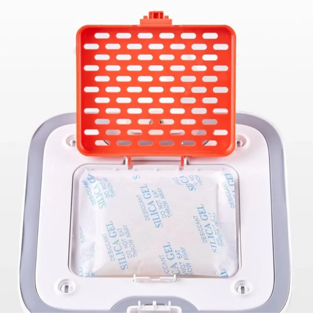hier wordt getoond waar het zakje moet worden geplaatst in een petkit automatische voerbak