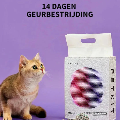 petkit gemengde kattenbakvulling met een kat er naast