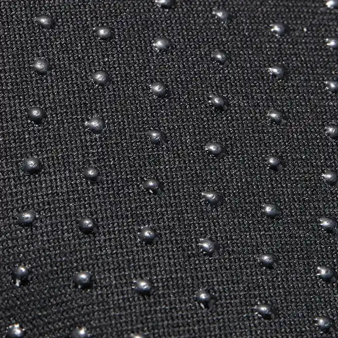 Zwarte antislip onderkant van het PETKIT huisdierbed met kleine rubberen nopjes voor stabiliteit.